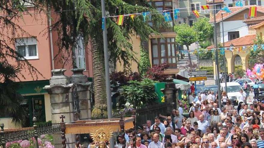 La procesión de la Virgen de Loreto, en Colunga.