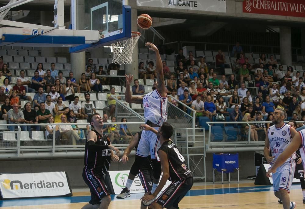 Imágenes del Lucentum-Navarra, primer partido de la LEB Plata