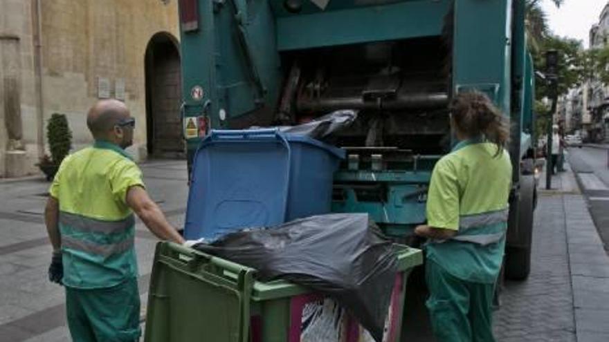 El nuevo contrato de la basura no llega a tiempo y Urbaser comenzará 2020 prestando el servicio