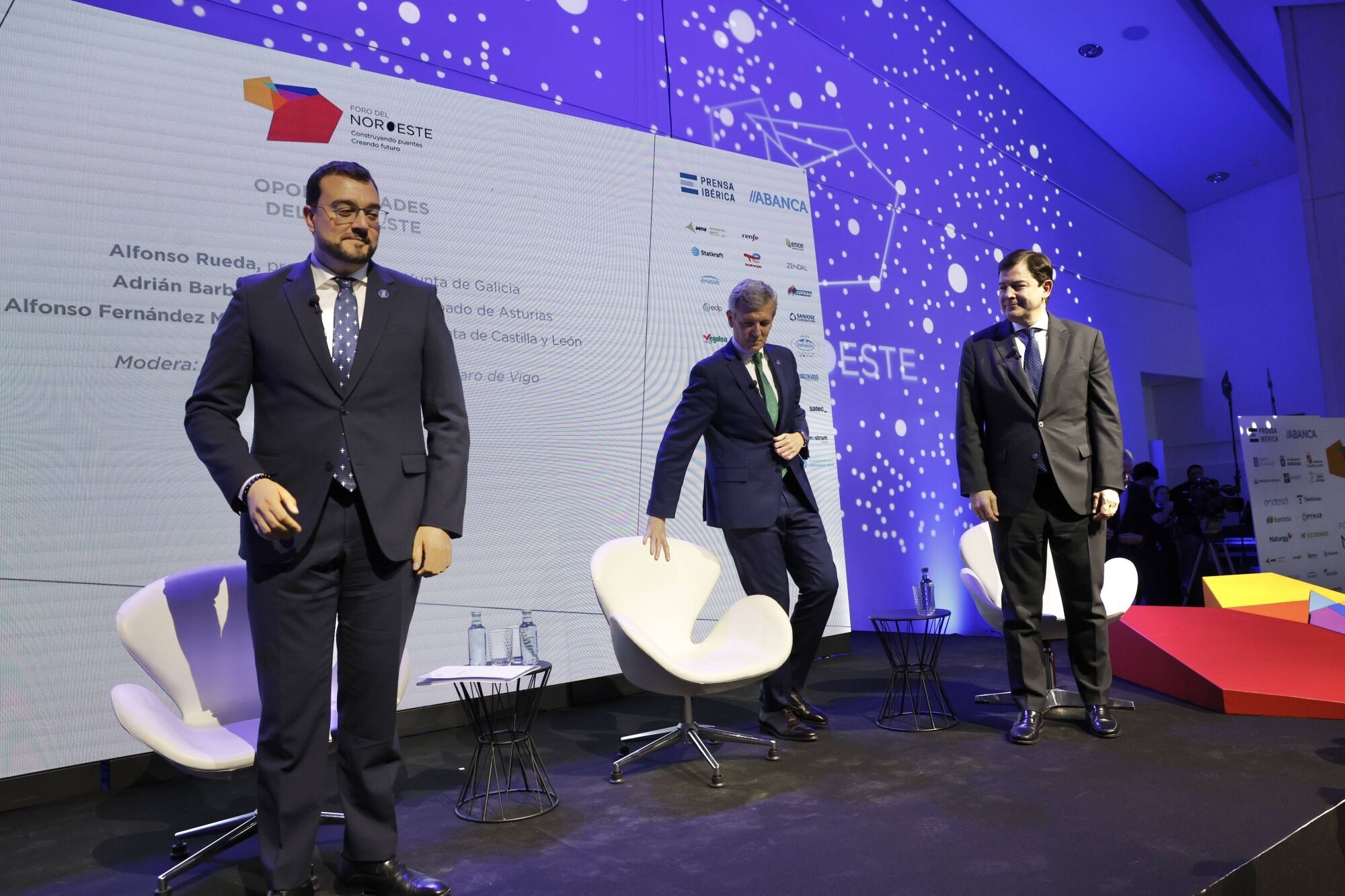 Los presidentes autonómicos de Galicia, Asturias y Castilla y León se suman al Foro del Noroeste para participar en una mesa redonda. 