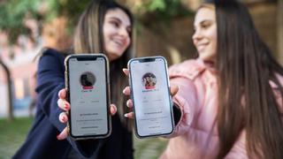 Diez años de Tinder alborotan la soltería: entre la adicción al amor exprés y la decepción en bucle