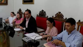 La subida del sueldo del nuevo alcalde de Priego centra el debate del pleno extraordinario