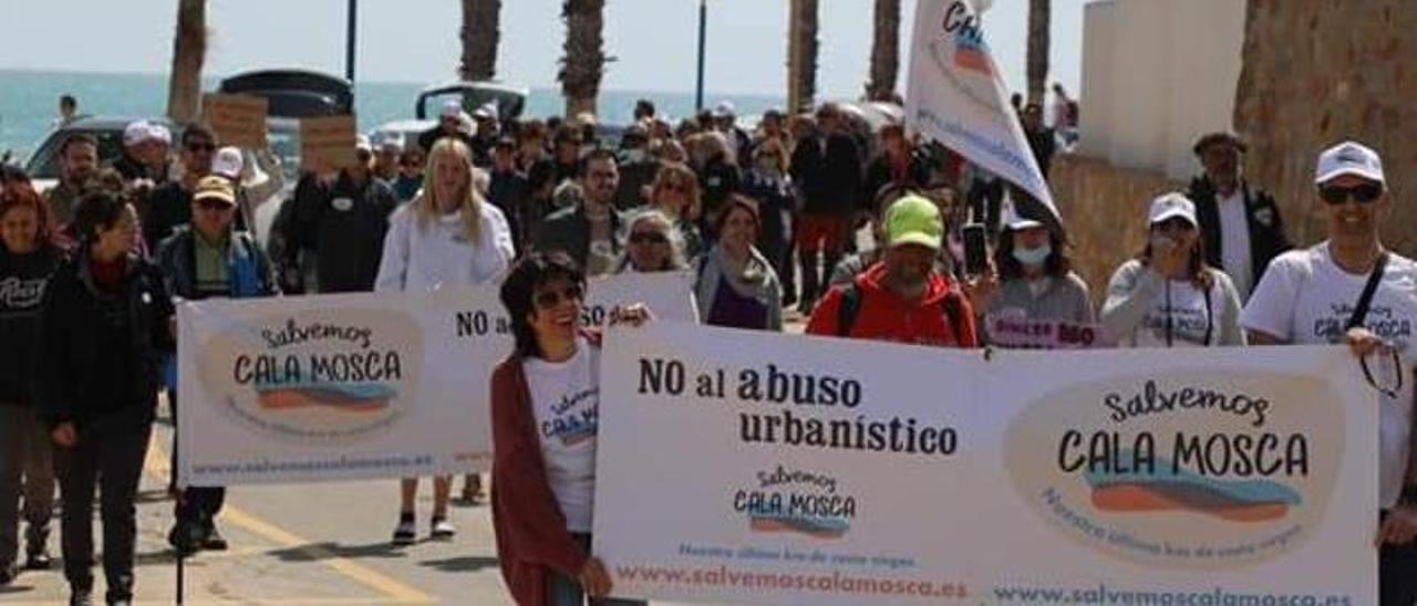 Manifestantes dicen &quot;no al abuso urbanístico&quot;