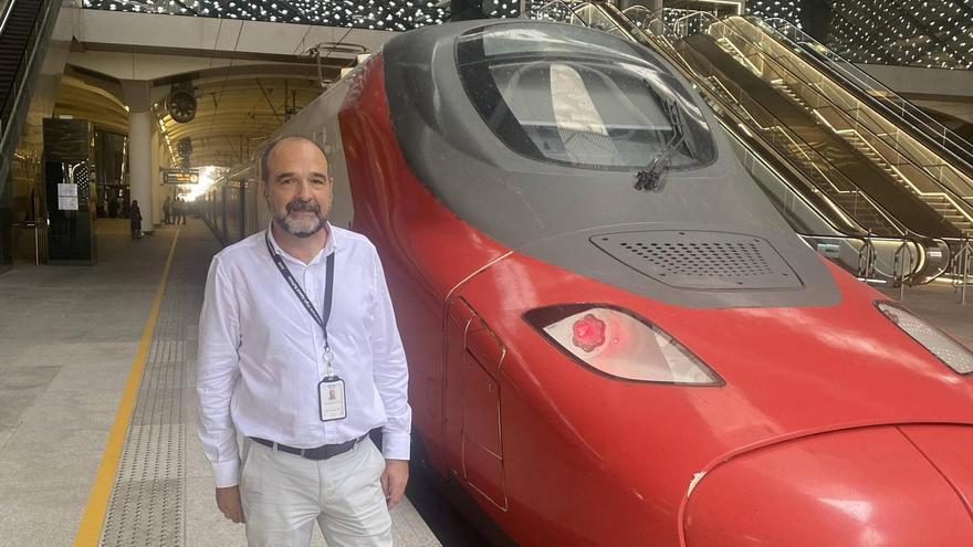 Javier Terrer, en la estación de ferrocarriles de Yeda.