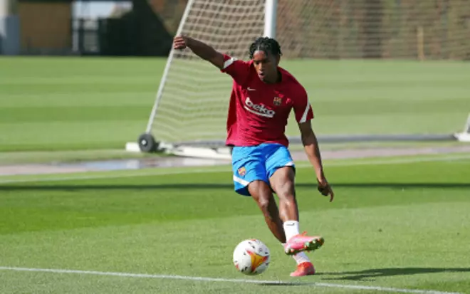 Entreno con estreno del pasado futuro del Barça