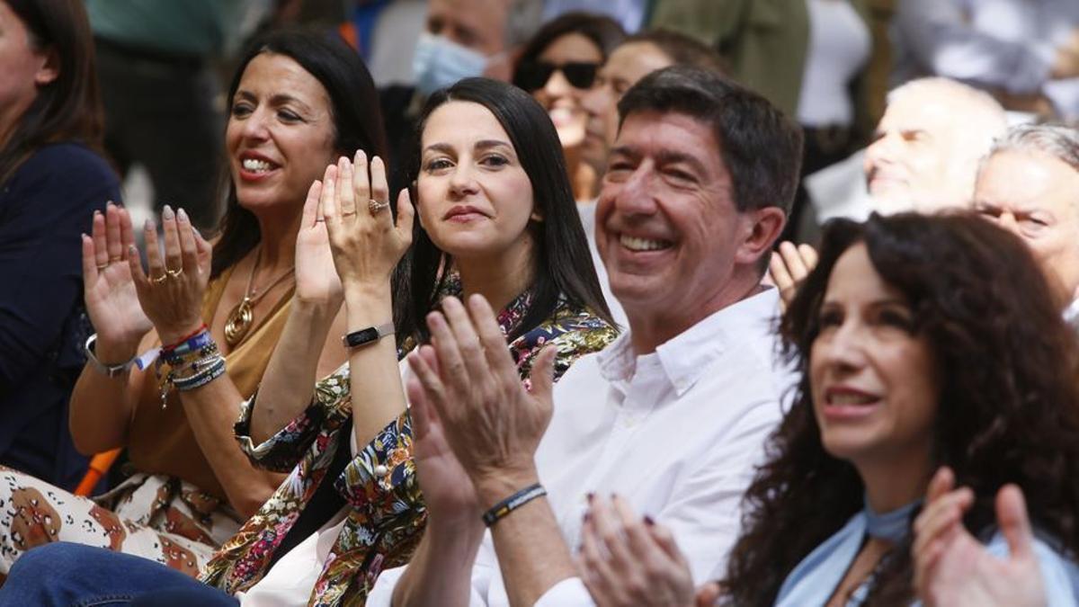 La líder de Cs, Inés Arrimadas, y el candidato a la Junta de Andalucía, Juan Marín, en la precampaña andaluza.