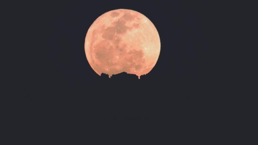 Saturno y Neptuno se pierden tras la superluna