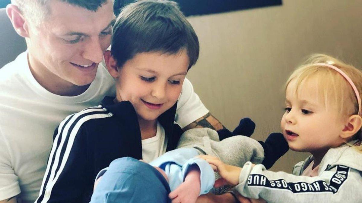 Toni y Jessica Kroos presentan a su tercer hijo