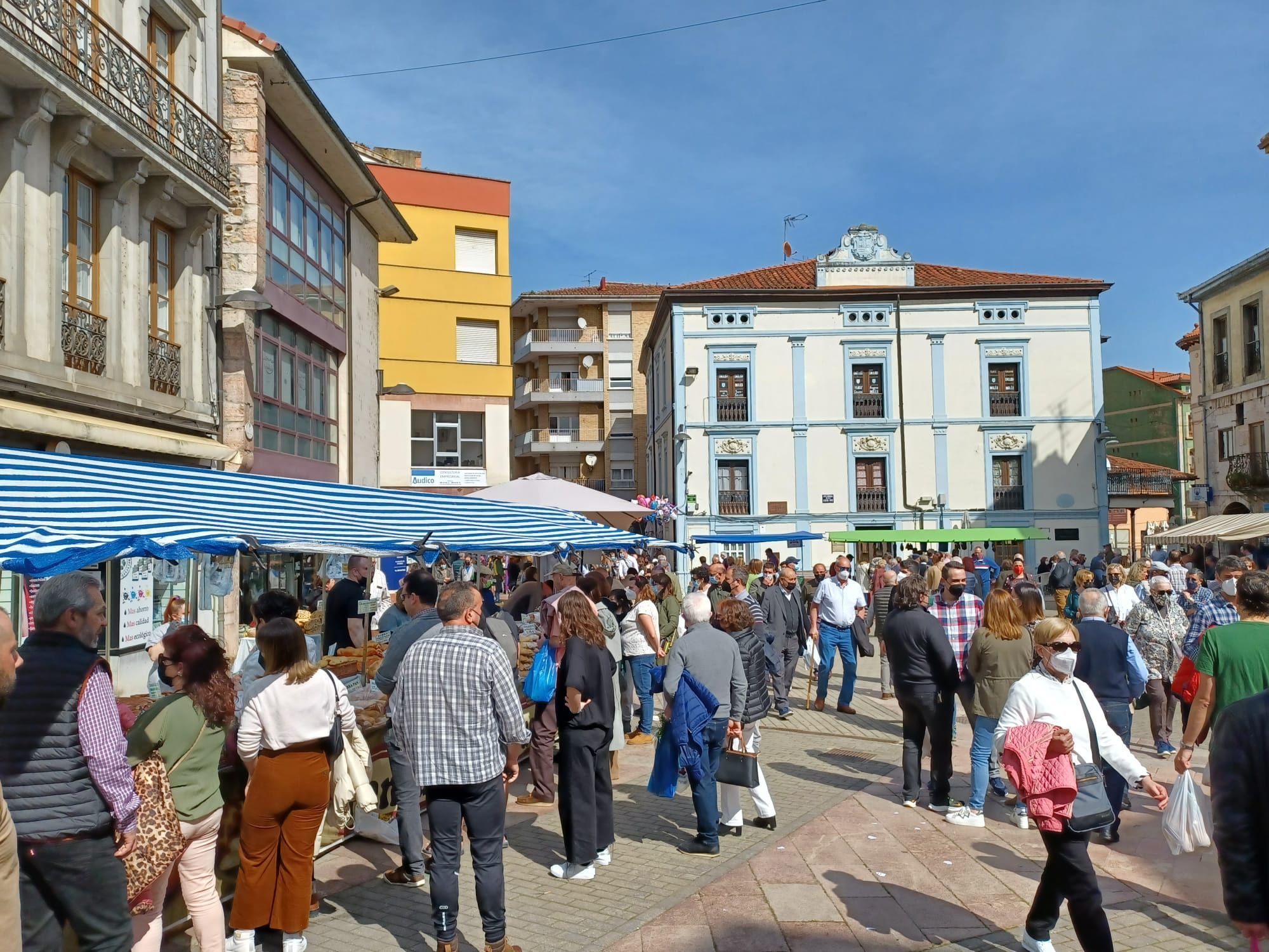 Ayer y hoy del Mercado Tradicional de Grado, flamante "Moscón de Oro" 2024