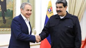 Fotografía de archivo de una reunión en 2022 entre José Luis Rodríguez Zapatero y el presidente de Venezuela, Nicolás Maduro, en el Palacio de Miraflores (Caracas).