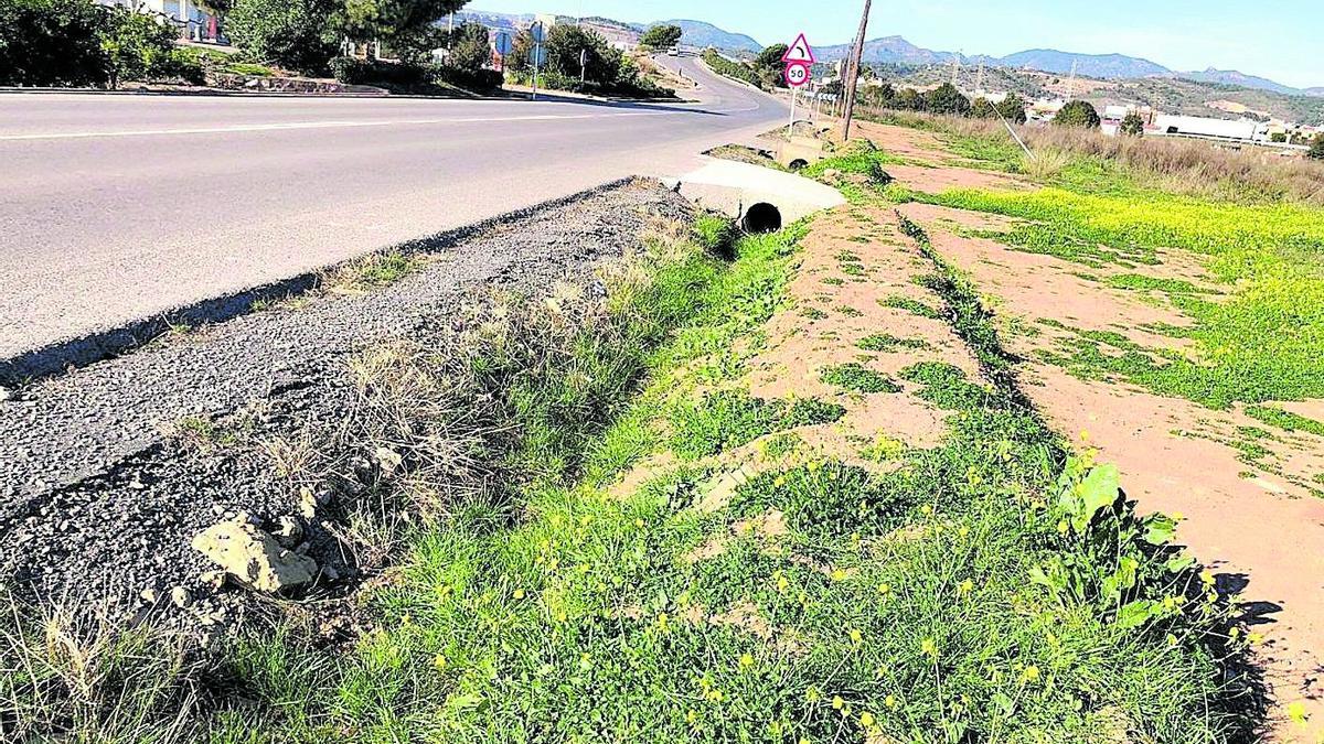 La nueva infraestructura discurrirá paralela a la actual carretera CV-2280, que en la actualidad no dispone de un itinerario seguro para peatones y ciclistas, pese a ser el principal acceso entre ambos puntos.