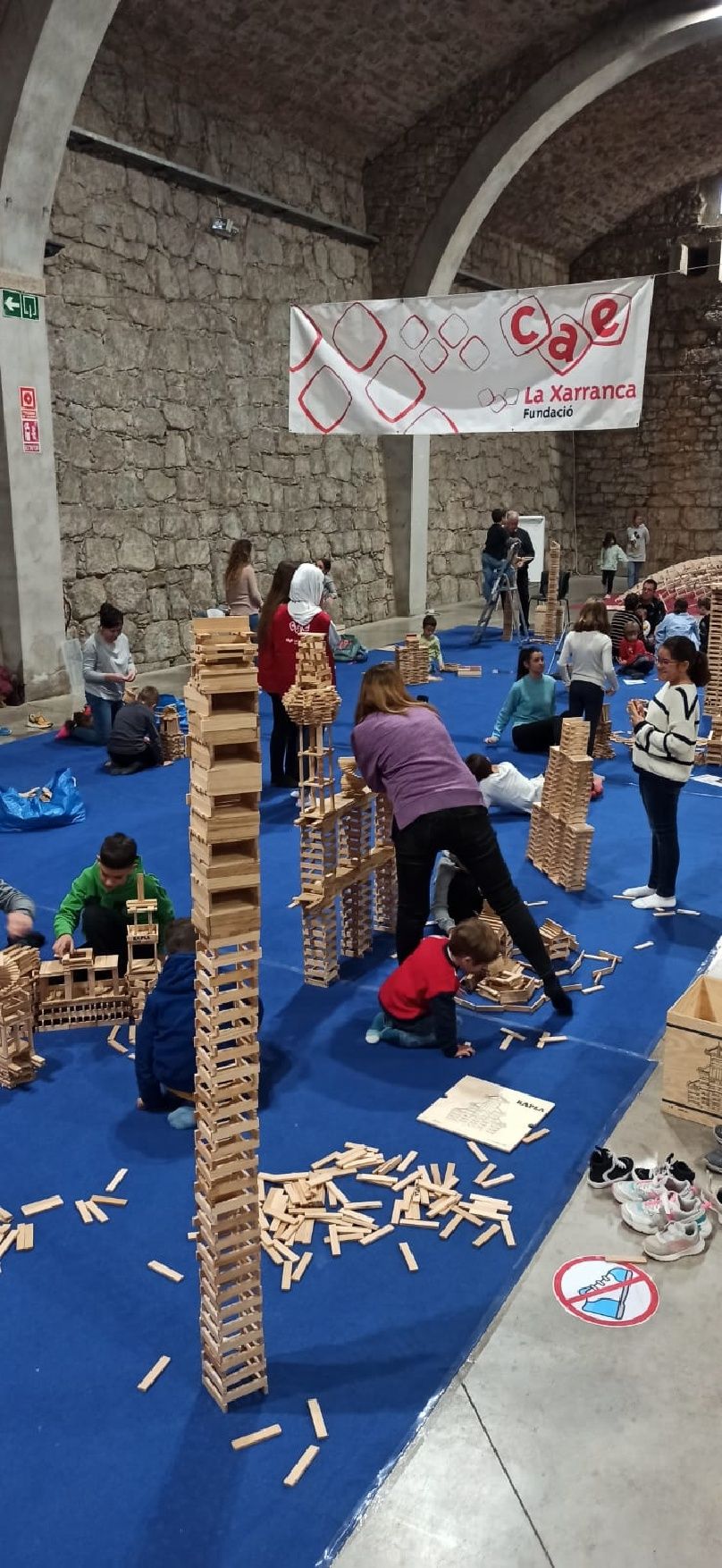 Les imatges del primer dia de l'activitat Kapla al Museu de l'Aigua i el Tèxtil