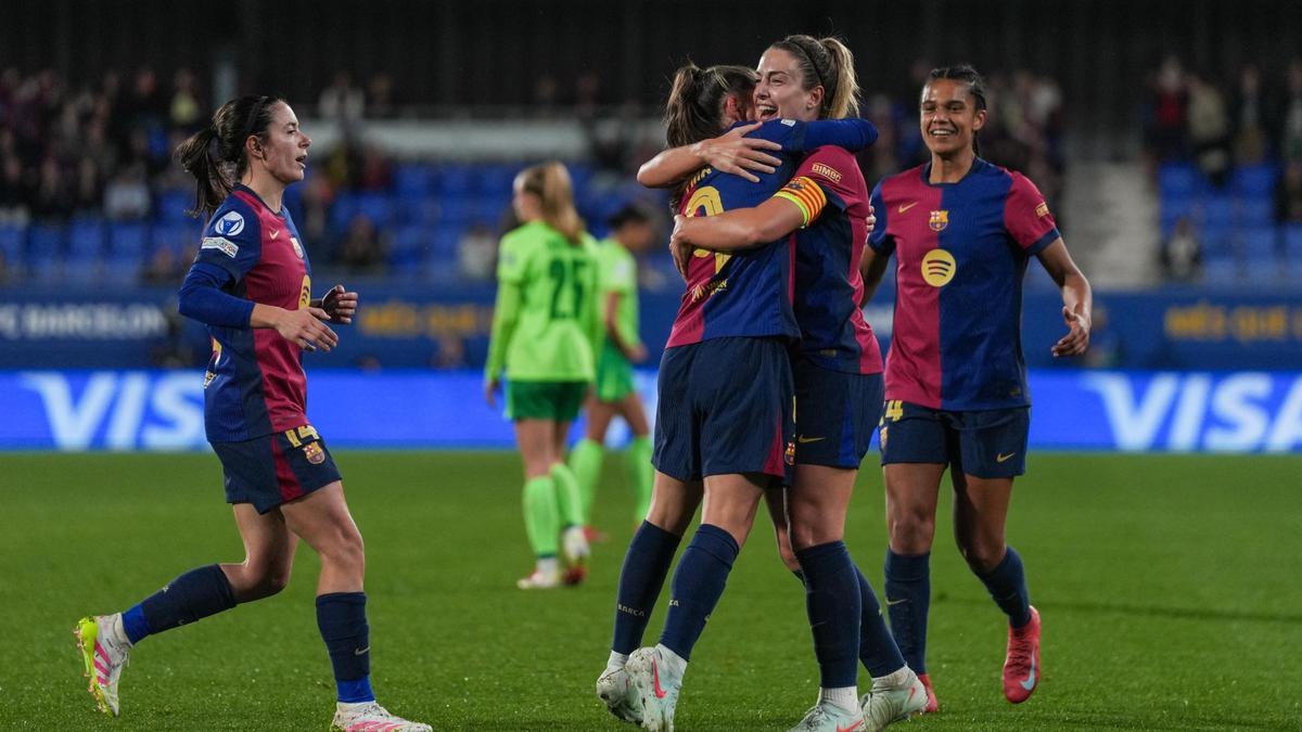 Alexia y Pina celebran el gol antel Wolfburgo