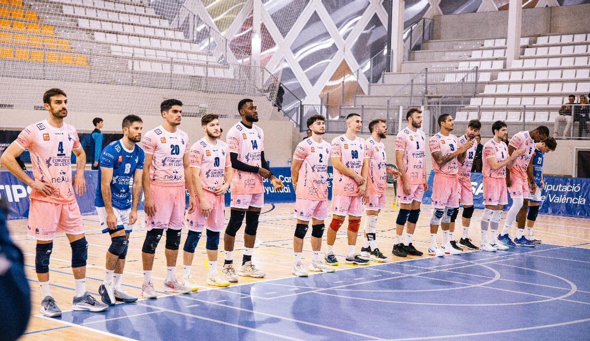 La plantilla del Léleman Conqueridor antes de iniciar un partido.