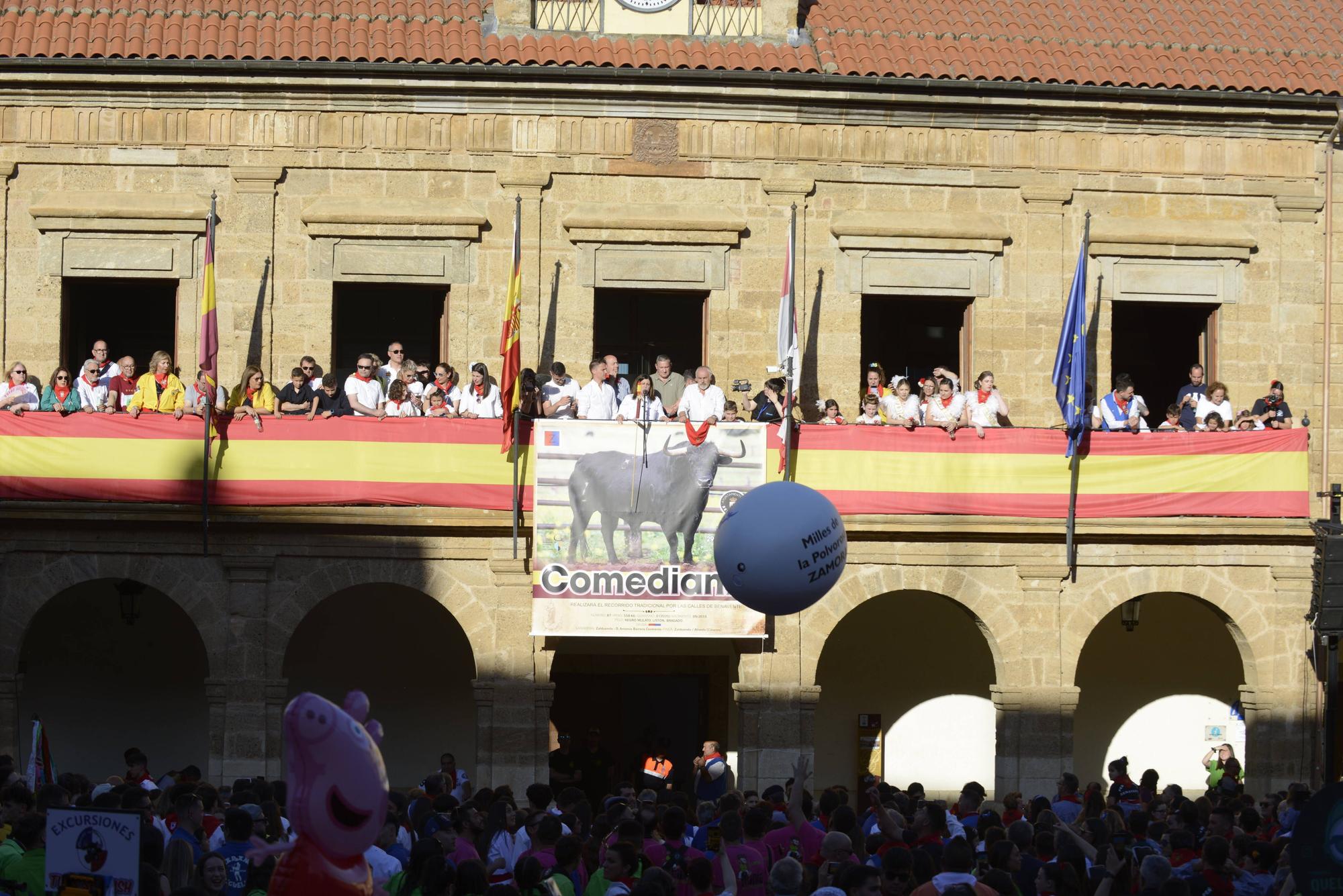 GALERÍA | Búscate en nuestras fotos del chupinazo de las fiestas de Benavente