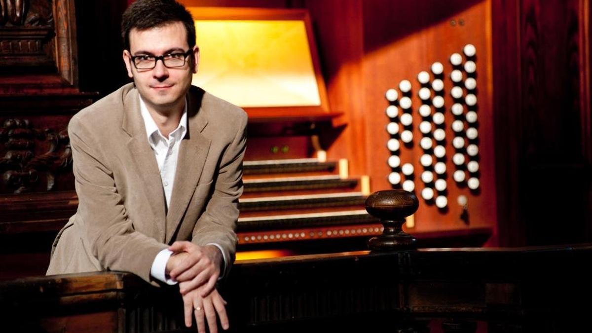 Juan San Martín, organista del Pilar de Zaragoza, actuará en Ainzón.