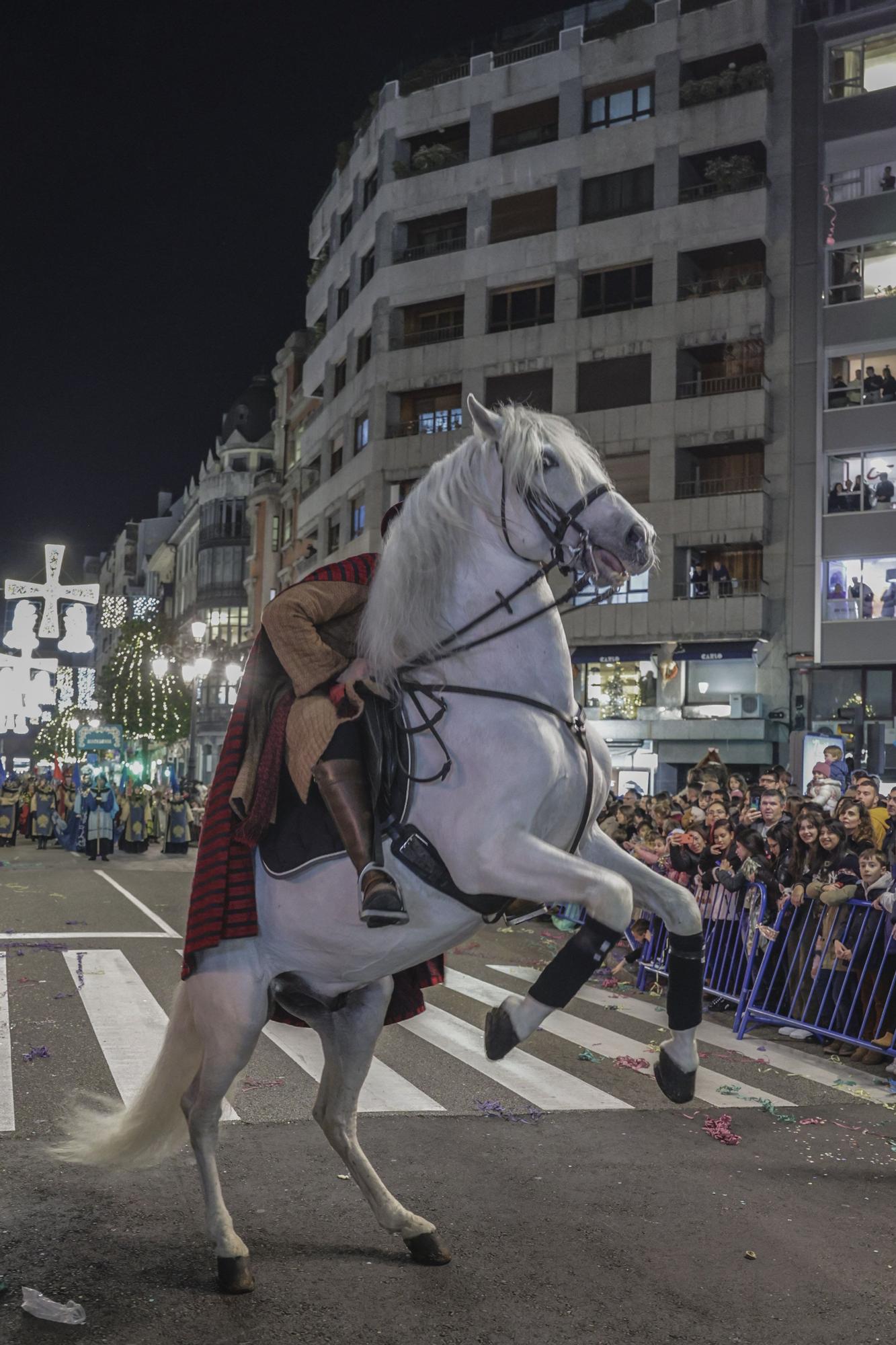 En imágenes: Así fue la multitudinaria cabalgata de Oviedo