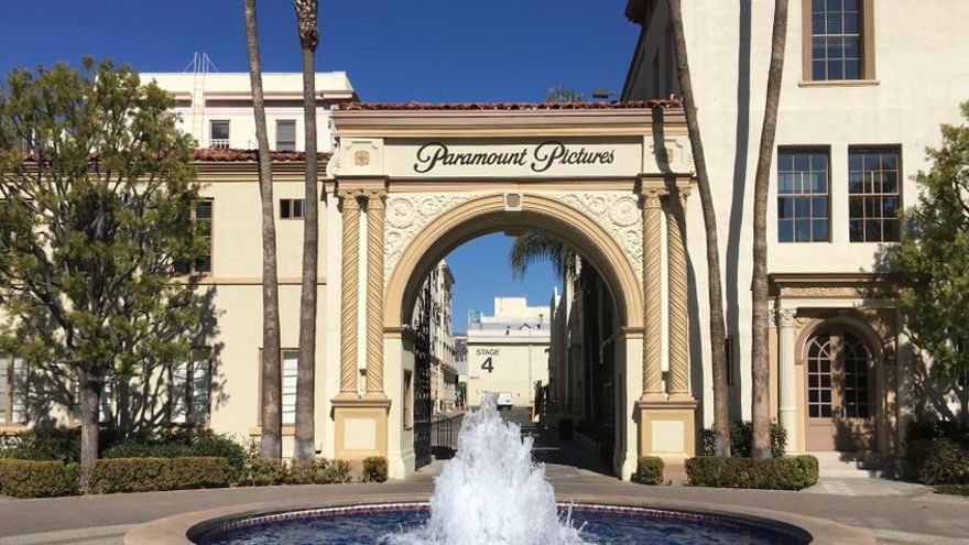 La entrada de los estudios Paramount en Los Ángeles.