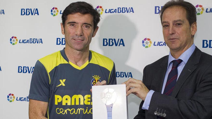 Marcelino, recibiendo el premio.