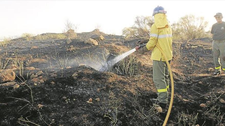 Sofocan un incendio en la zona del Puente de Hierro