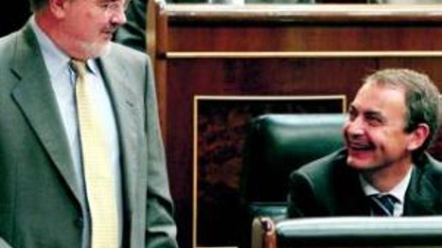 Zapatero confía en acelerar el fin
de la crisis con sus presupuestos