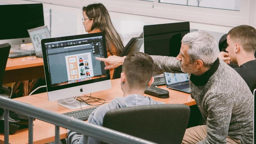 Emblema en  la formación artística en Canarias