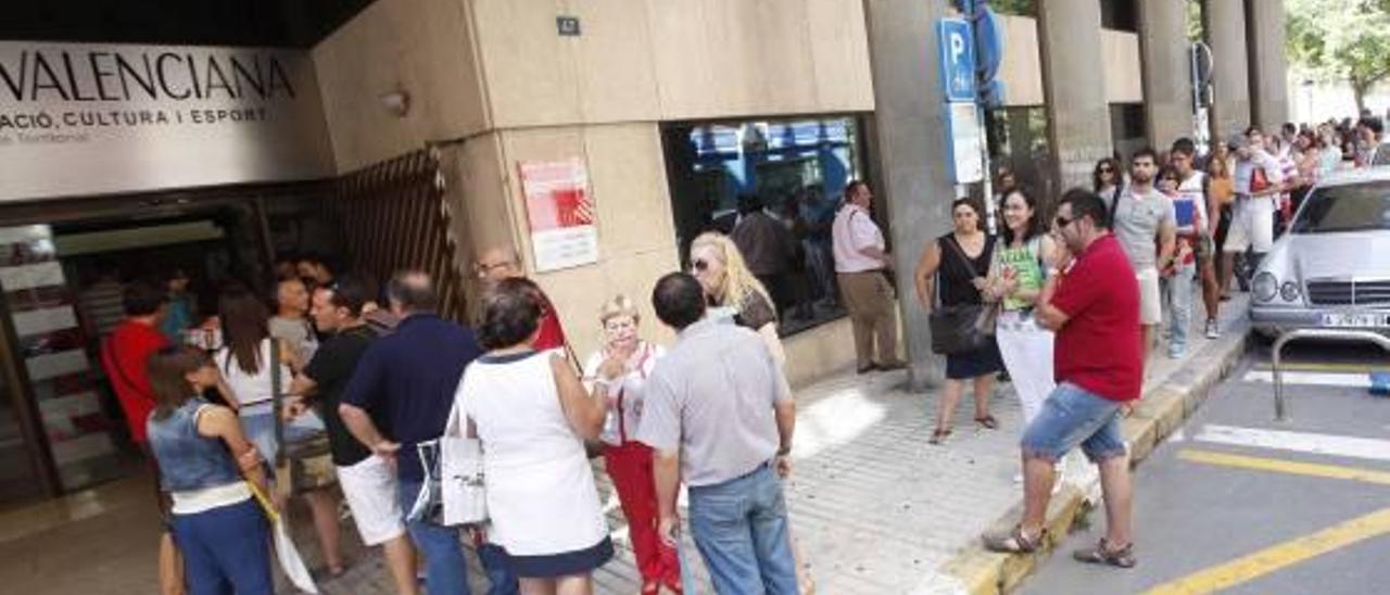 Educación adjudica las plazas docentes de este curso de forma irregular