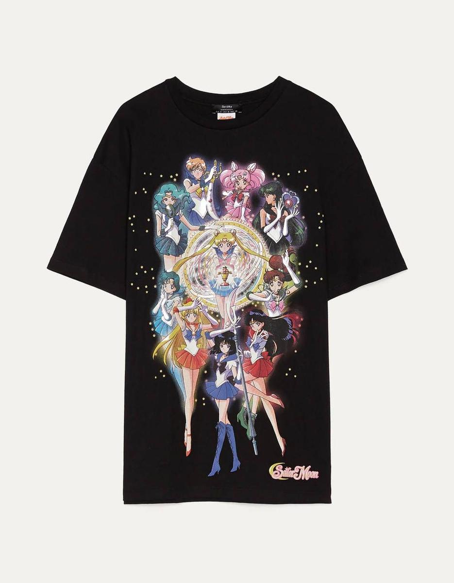 Camiseta de Sailor Moon de Bershka. (Precio: 17,99 euros)
