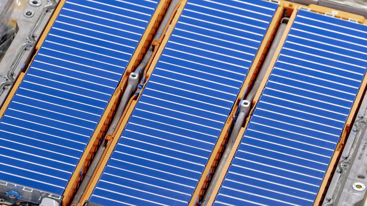 ¿Sabes cómo se recicla un coche eléctrico? El reto detrás del auge de la movilidad eléctrica