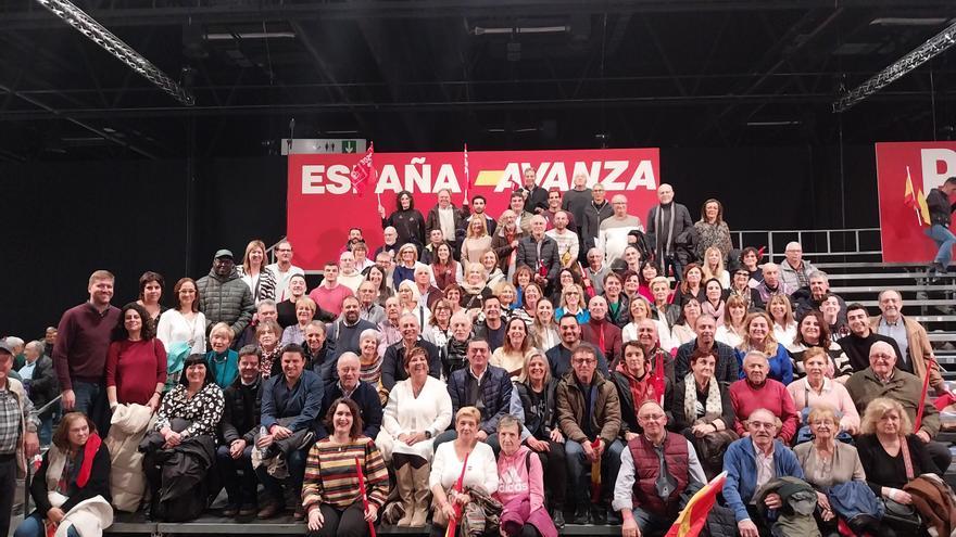 El PSOE aragonés no falla a la cita de apoyo a Pedro Sánchez en Madrid