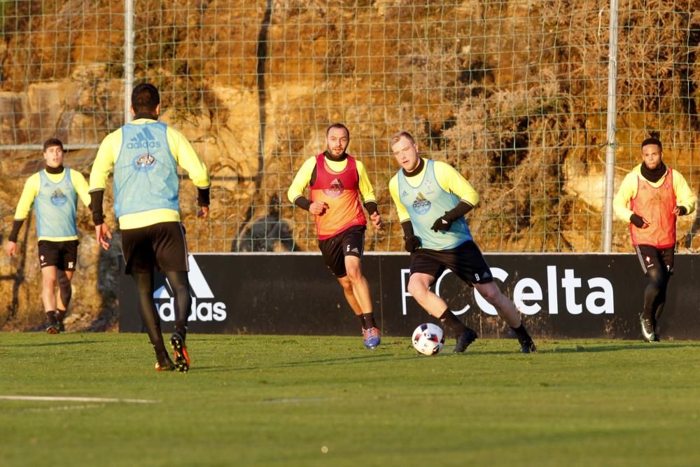 Eduardo Berizzo trabaja con el equipo a contrarreloj para preparar el encuentro de Copa ante el Valencia