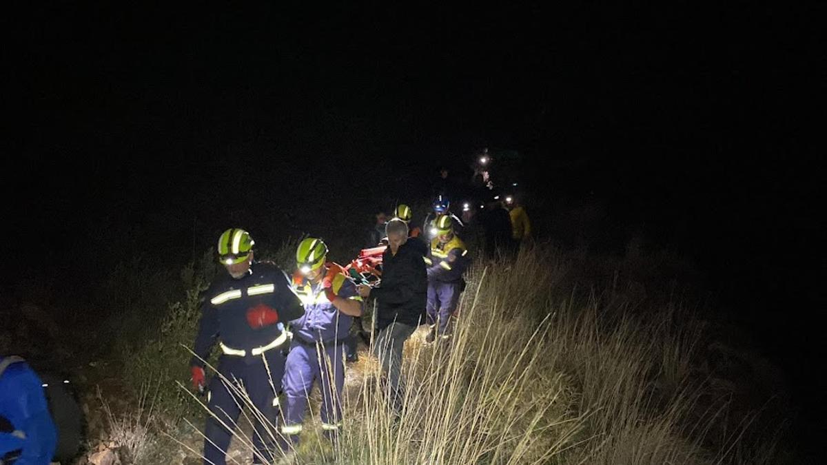 Un momento del rescate del montañero que se había perdido en Lorca.