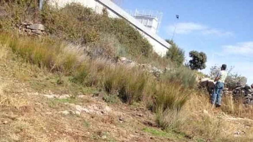 Fuga de agua del depósito de abastecimiento de Fermoselle.