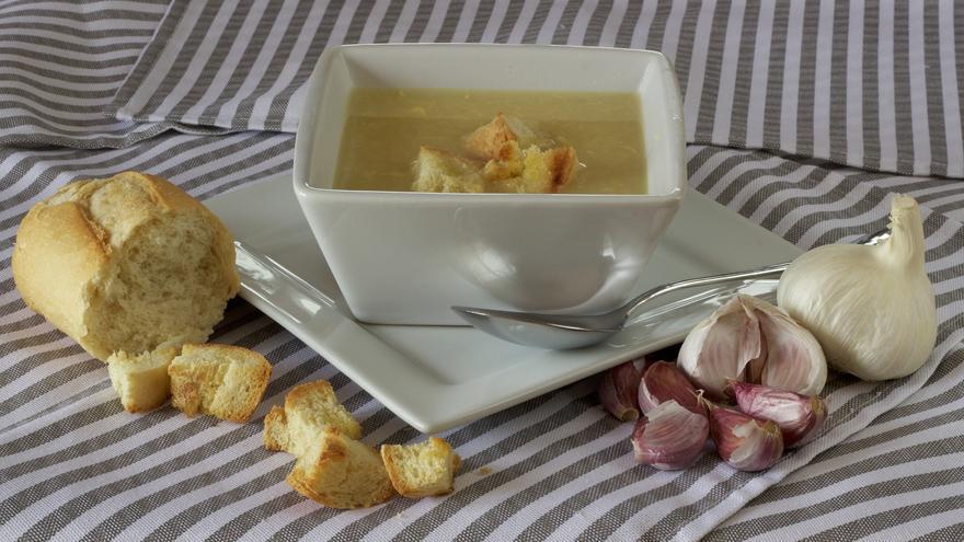 Receta sencilla de ajo blanco, la sopa fría que puede tomarse también en otoño