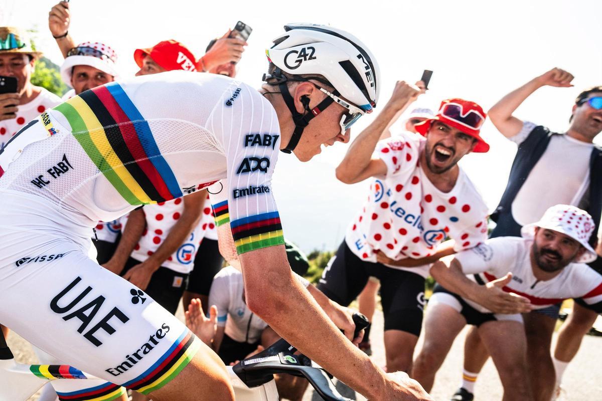 Pogacar, con el jersey de campeón del mundo.