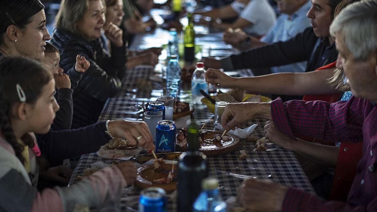 El Campo da Feira recuperó su actividad en la cita del pasado jueves 7. |   // BRAIS LORENZO