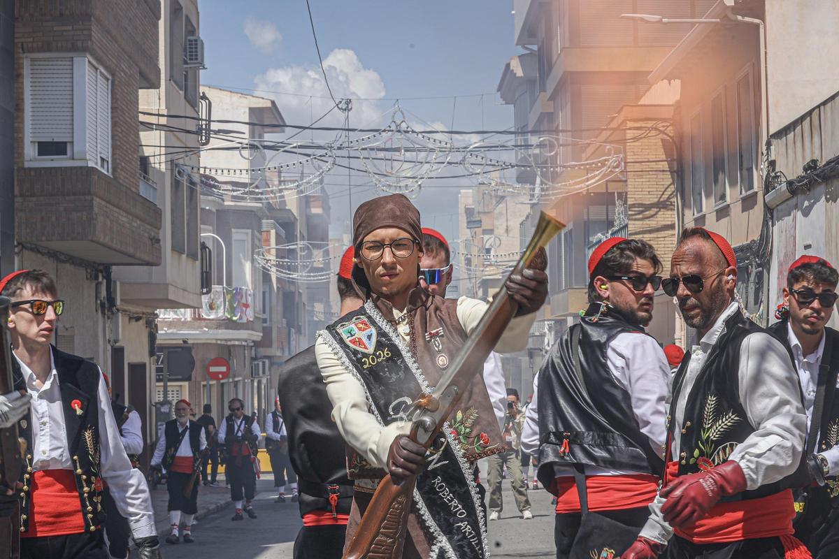 Todas las imágenes de la Guerrilla y Embajada de este lunes de los Moros y Cristianos de Petrer
