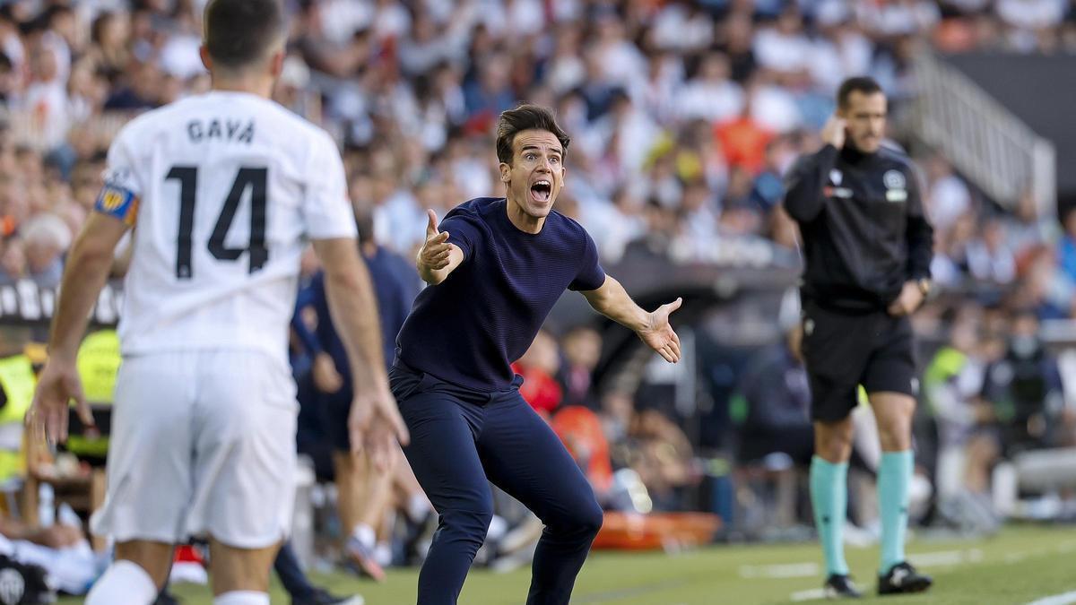 Iñigo Pérez durante el partido contra el Valencia.
