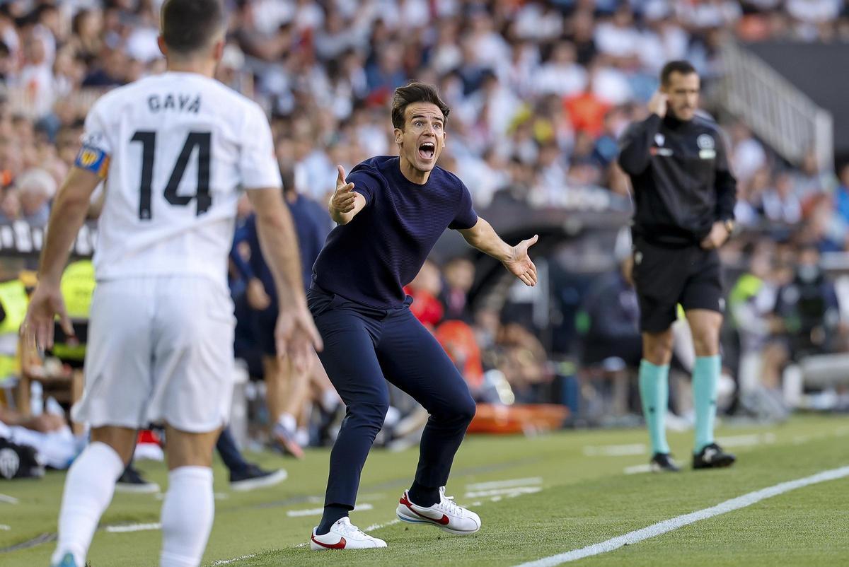 Iñigo Pérez durante el partido contra el Valencia.