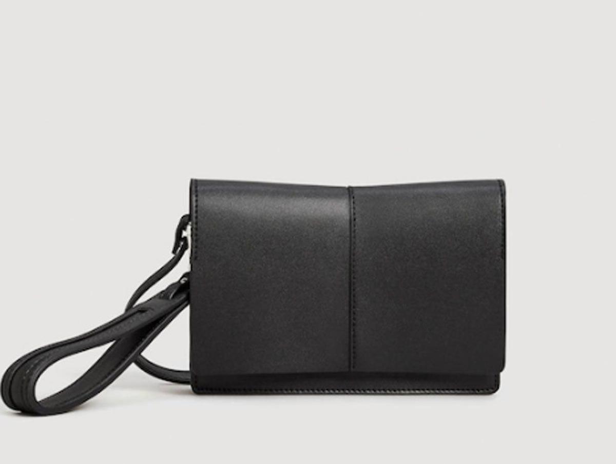 Bolso negro básico de Mango (Precio: 15,99 euros)