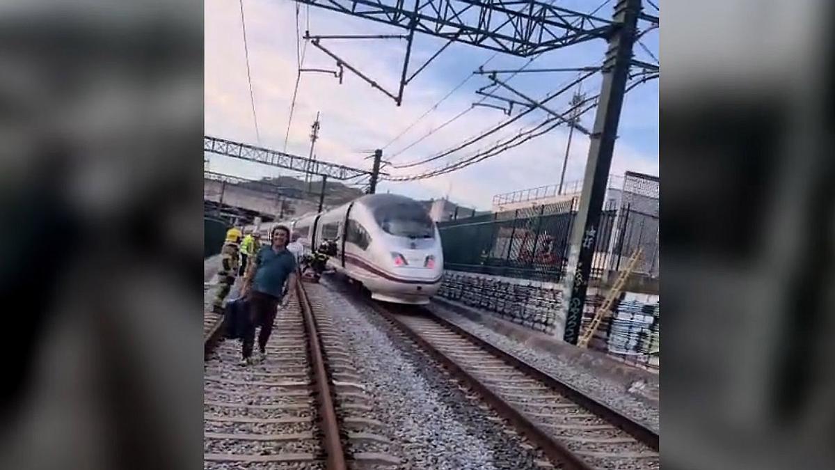 La avería de un tren corta la línea de alta velocidad entre Girona y Barcelona