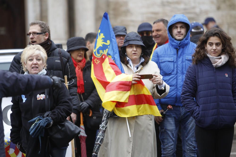 Concentración de entidades derechistas en València