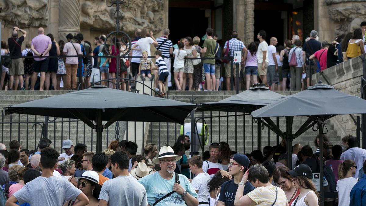 Turistas en la Sagrada Família.