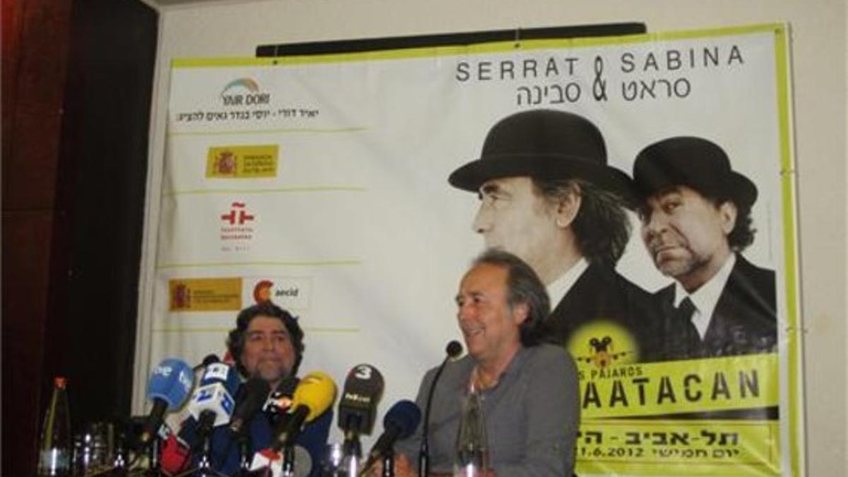 Joaquín Sabina y Joan Manuel Serrat, el pasado 20 de junio, durante la presentación de su gira, en Barcelona.