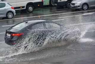 Así es cómo puedes combatir el aquaplaning de cara a las lluvias de la DANA