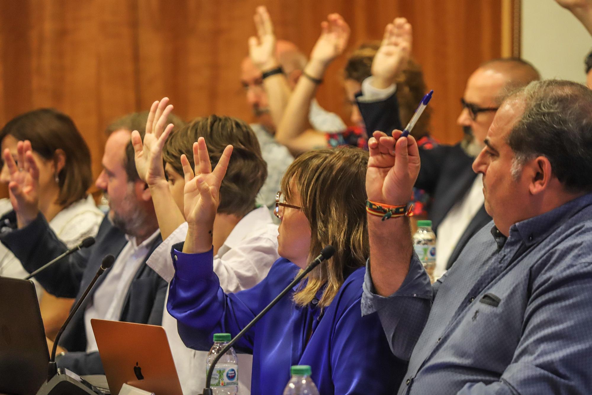 El pleno del Ayuntamiento de Orihuela regresa al salón plenario del Palacio Marqués de Arneva