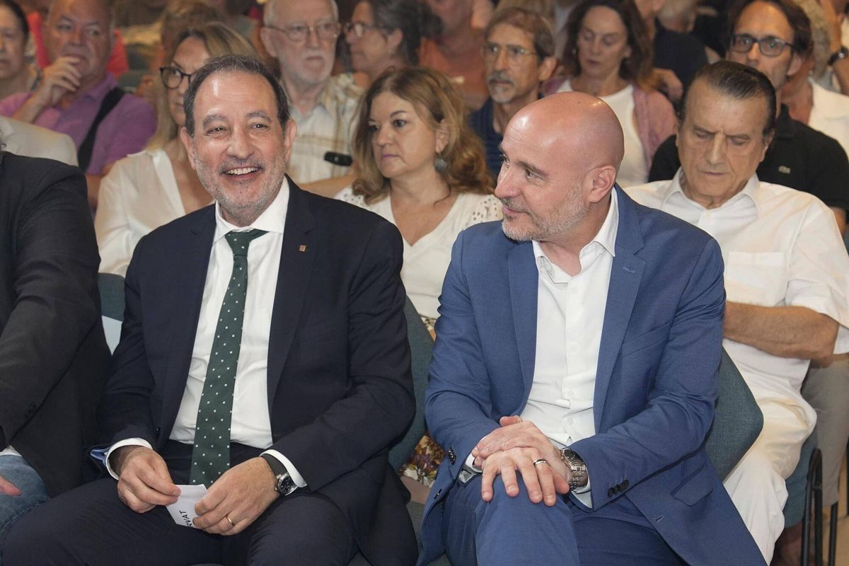 Barcelona 16/07/2025 Afterwork en Casa Seat con Félix Bolaños, Ministro de la Presidencia, Justicia y Relaciones con las Cortes , entrevistado por el director de El Periódico de Catalunya, Albert Sáez En la foto, de izda a dcha: Ramon Espadaler, conseller de Justícia ; Carlos Prieto , Subdelegado del Gobierno en Catalunya Fotografía de Ferran Nadeu
