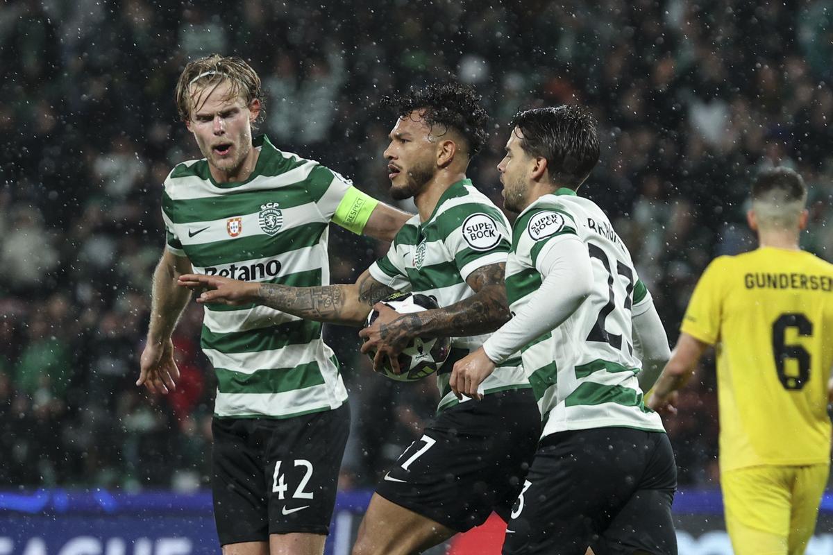 Lisboa (Portugal), 17/03/2026.- Sporting CP's Luis Suarez (C) celebrates scoring the 3-0 goal during the UEFA Champions League Round of 16 second leg soccer match between Sporting CP and FK Bodo/Glimt, in Lisbon, Portugal, 17 March 2026. (Liga de Campeones, Lisboa) EFE/EPA/MIGUEL A. LOPES