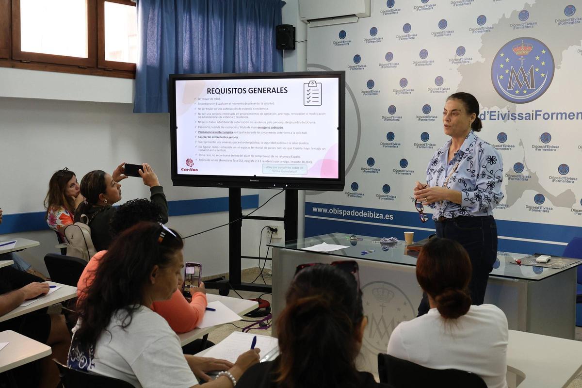 Que el proceso de regularización de inmigrantes se inicie de forma presencial con un solo punto en Ibiza