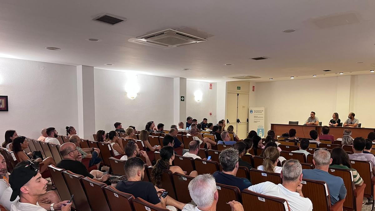 Este miércoles por la tarde se han reunido en la Vall los presidentes de las peñas, la junta directiva de la fiesta y el Ayuntamiento.